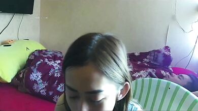 《居家摄像头破解》小伙和漂亮女友之间的私密生活被曝光 (6)